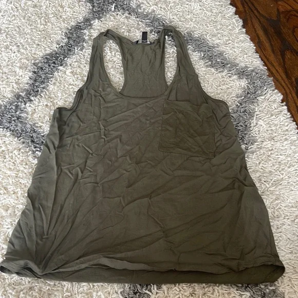 Modest tank - Picture 1 of 1